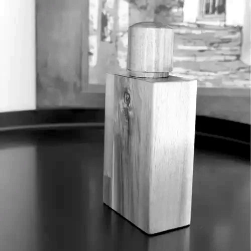 Boselli Musc · Hêtre, handscuplted art flacon, side view | LaPeNu