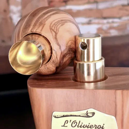 Boselli No. 6 – Close-up of olive wood body, gold spray mechanism and "L'Olivieroi" label, Honeysuckle eau de toilette, 30 ml – made in France | LaPeNu