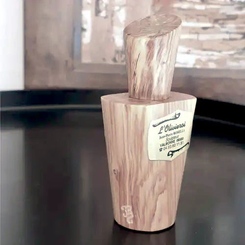 Boselli No. 4 – hand-sculpted olive wood perfume flacon with stopper and "L'Oliveroi" label, pale wood tones, made in France | LaPeNu