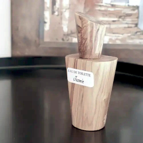 Boselli No. 4 – olive wood perfume flacon with label reading "Eau de Toilette Jasmin", pale wood grain, made in France | LaPeNu