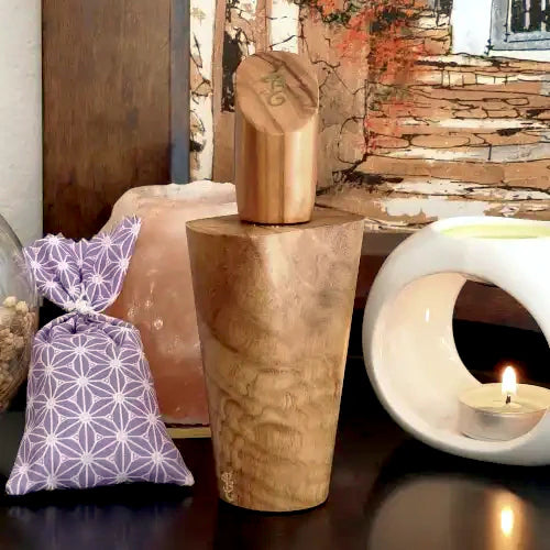 Boselli No. 7 Lavande · hand-sculpted olive wood perfume flacon · made in France | LaPeNu