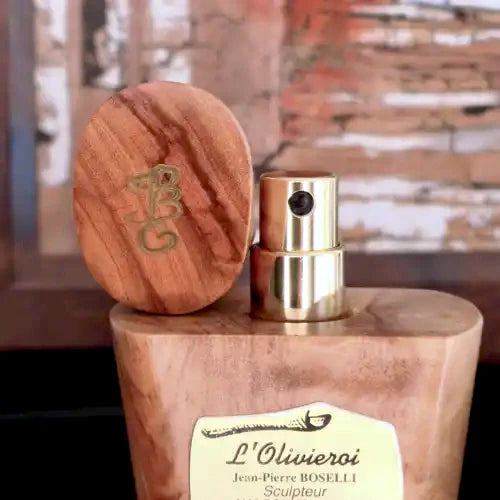 Boselli No. 7 Lavande · hand-sculpted olive wood perfume flacon, open with gold-colored spray pump and L'Olivieroi label · made in France | LaPeNu