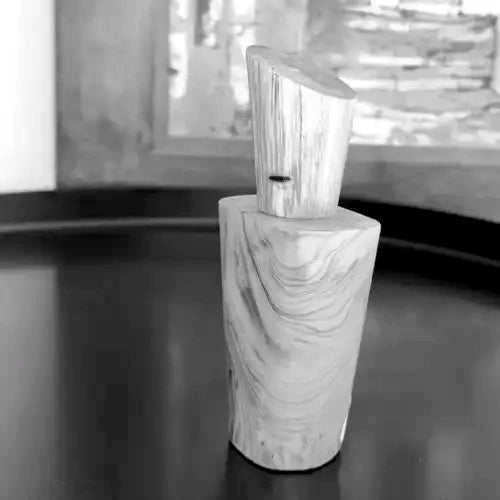 Boselli No. 2 · Olive wood flacon · Black and white · Natural grain detail · made in France | LaPeNu
