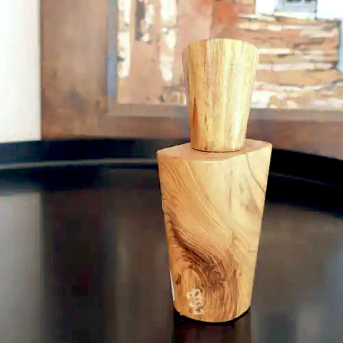 Boselli No. 2 · Olive wood flacon · Warm tone · Natural grain · made in France | LaPeNu