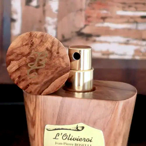 Boselli No. 5 – Open olive wood flacon revealing gold spray mechanism, L'Olivieroi label by Jean-Pierre Boselli — made in France | LaPeNu