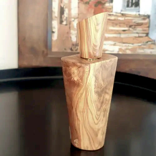 Boselli No. 9 — Olive wood perfume flacon, natural grain and knots | LaPeNu