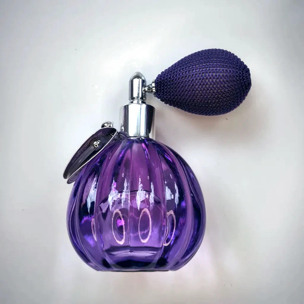 Lavande Précieuse 60 ml collector flacon – retro poire atomizer, engraved purple glass. Natural floral lavender EdT, fougère, refillable. Made in France | LaPeNu