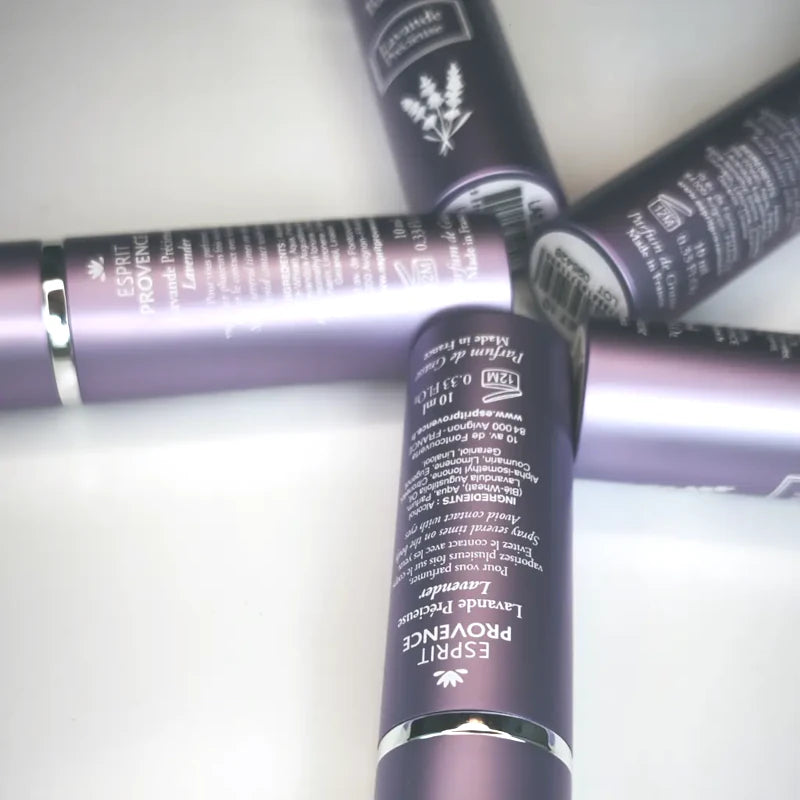 Lavande Précieuse travel spray detail — natural ingredients, Parfum de Grasse, 10 ml refillable flacon. Made in France | LaPeNu 