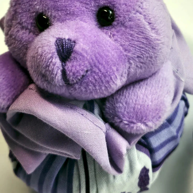 Soft velour Teddy Bear keychain filled with dried lavender and lavandin flowers for natural fragrance. Made in France | Lapenu