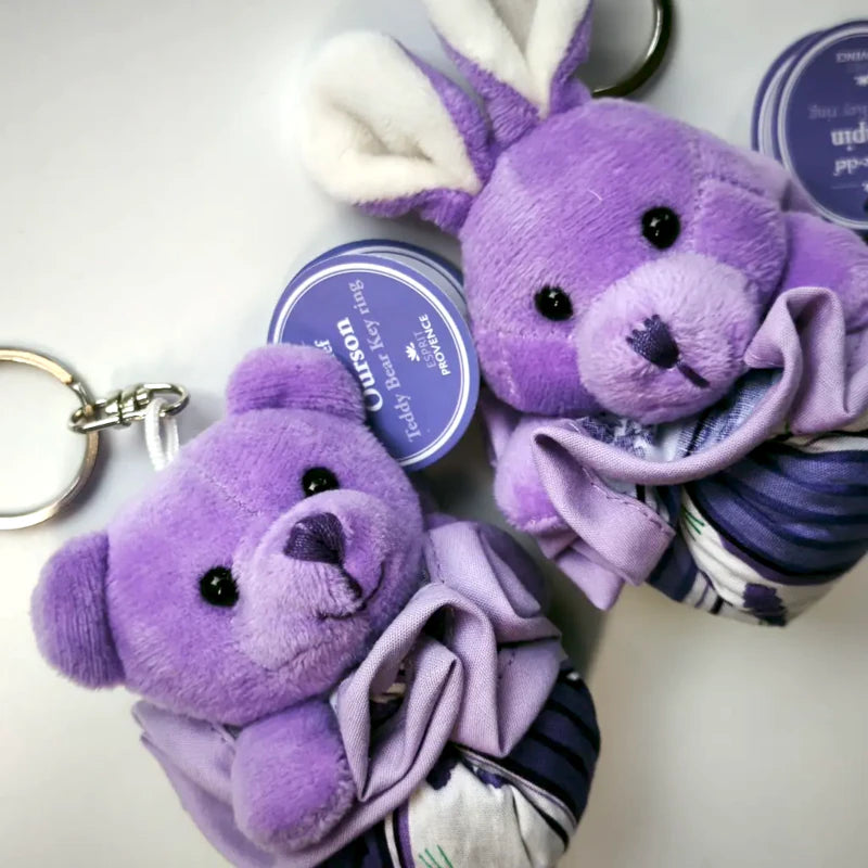Bunny and Teddy Bear scented keychains with dried Provence lavender, durable finish and metal key rings. Made in France | Lapenu